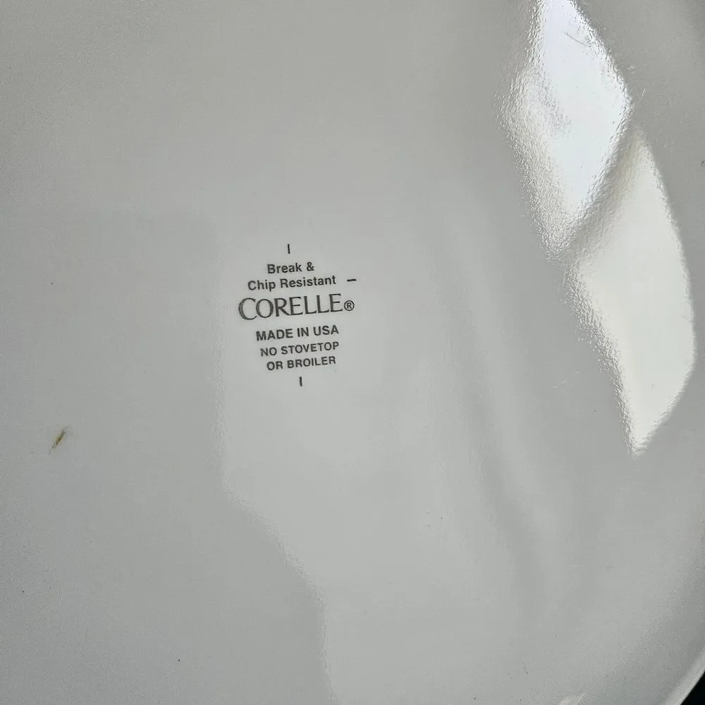 Corelle urban black 4 dinner plates , discontinued